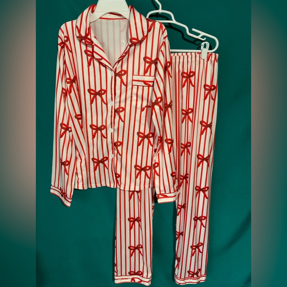 Women's Red Bow-Striped Pajama Set - Classic Button-Up
